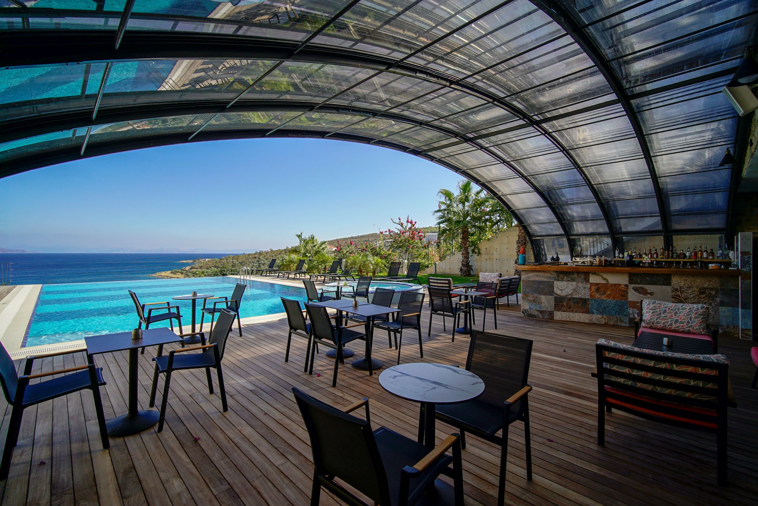 Kylix Pool Bar