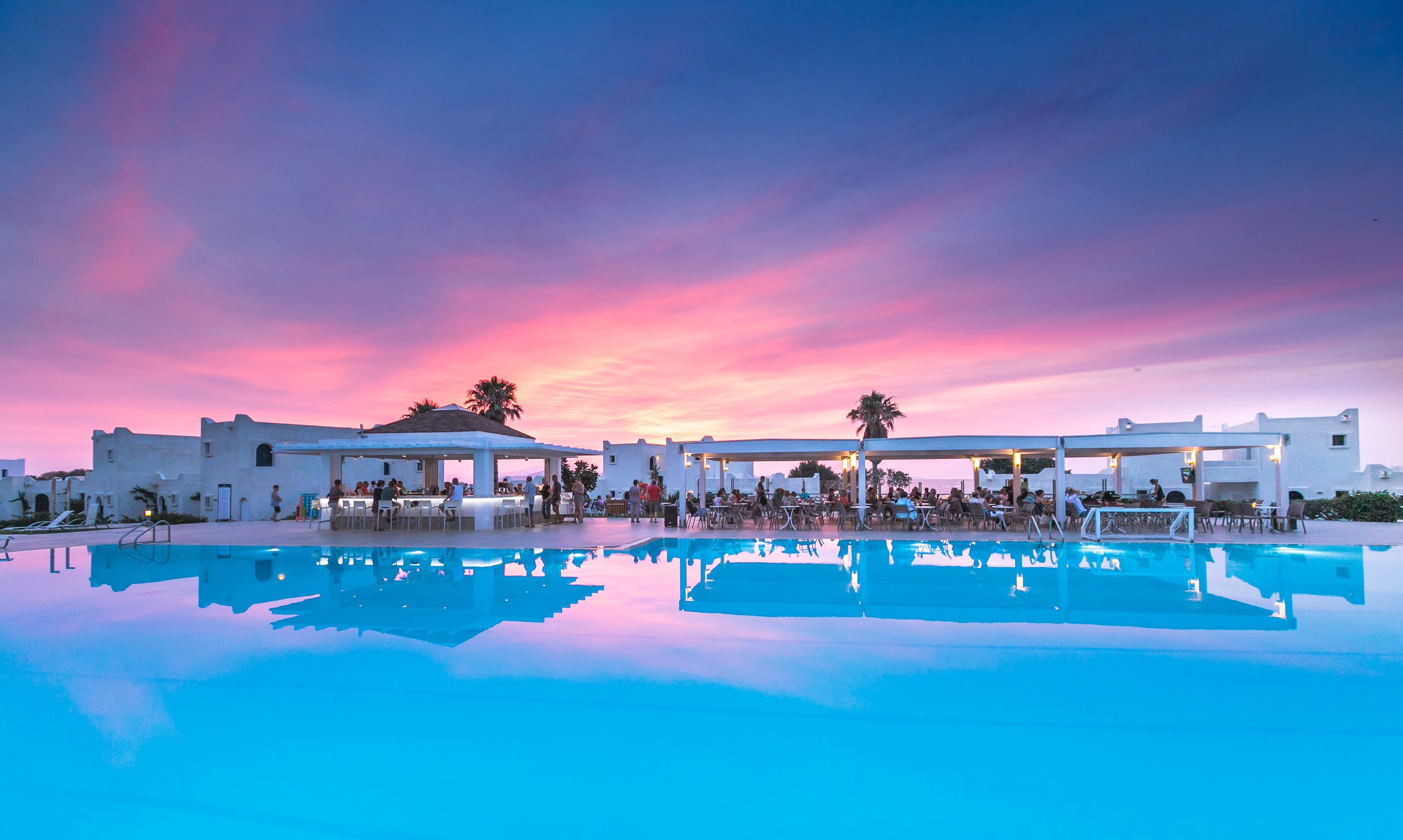 Zephyros Pool Bar