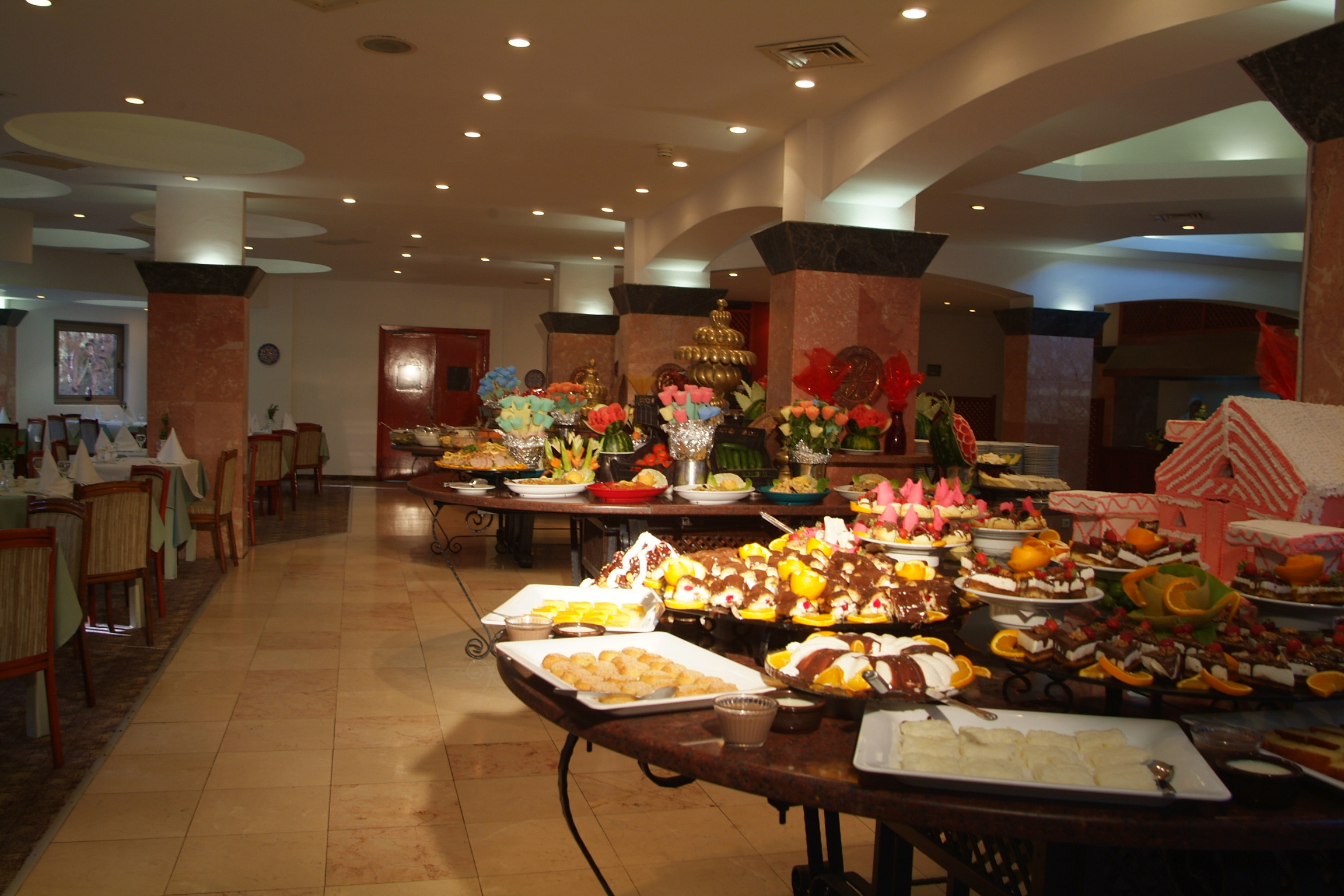 MAIN RESTAURANT