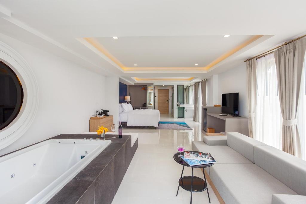 Oceanfront Suite