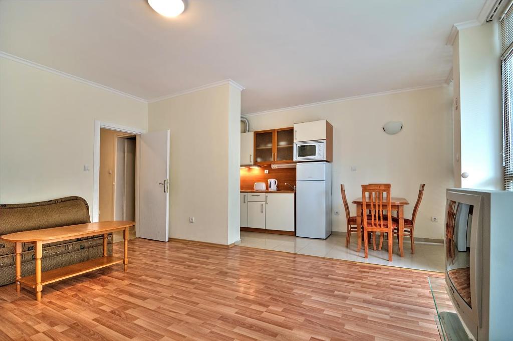 2 Bedroom Standard Apartment (Balcony)
