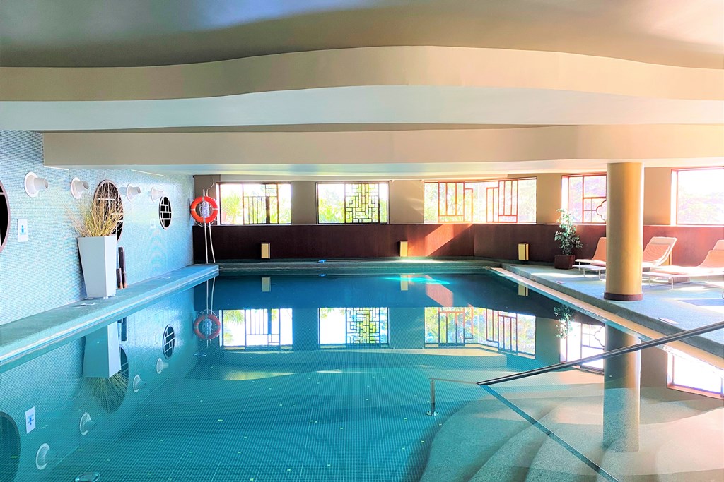 Piscină interioară