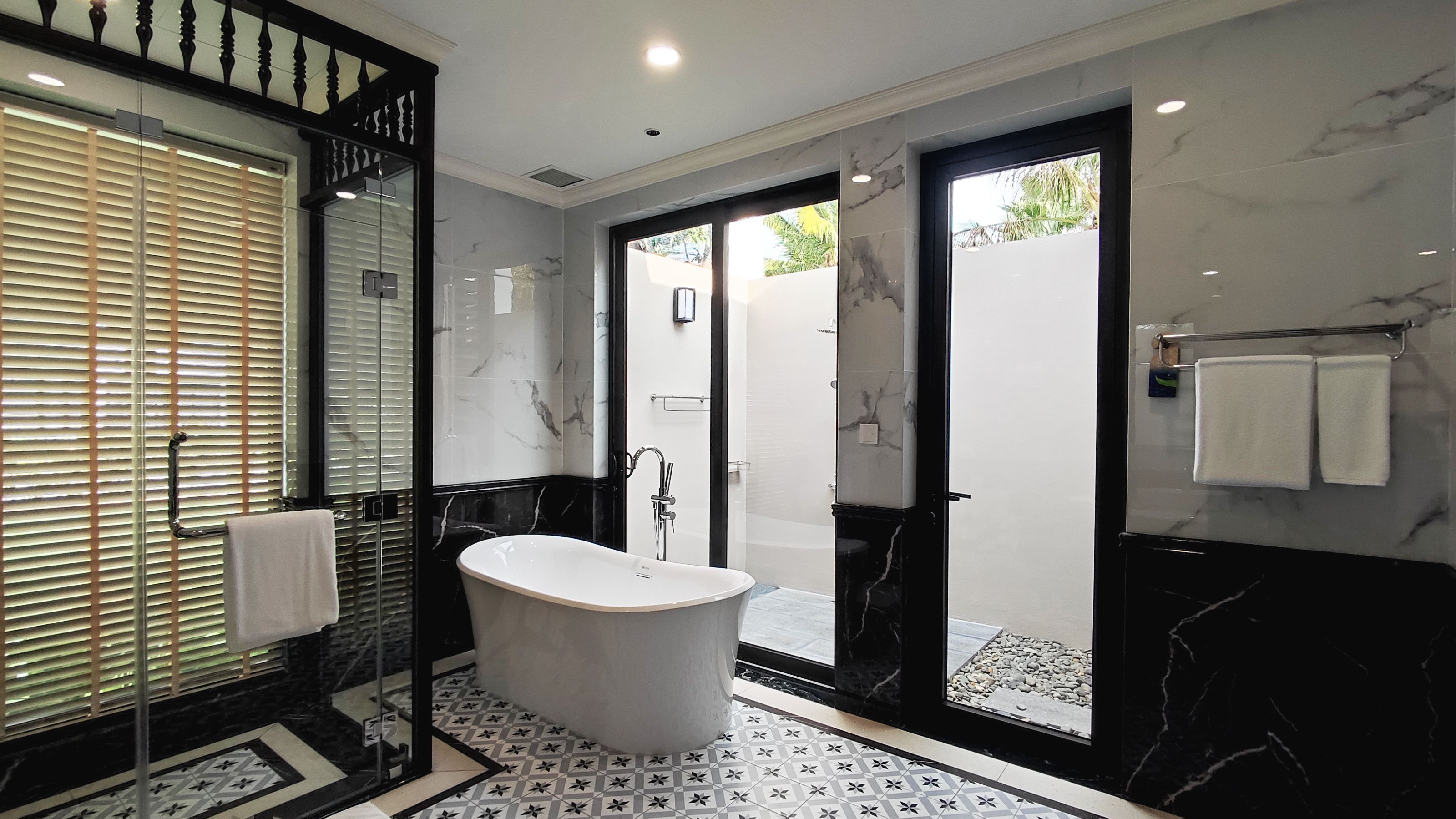 03 BEDROOM BEACHFRONT VILLA WITH PRIVATE POOL
