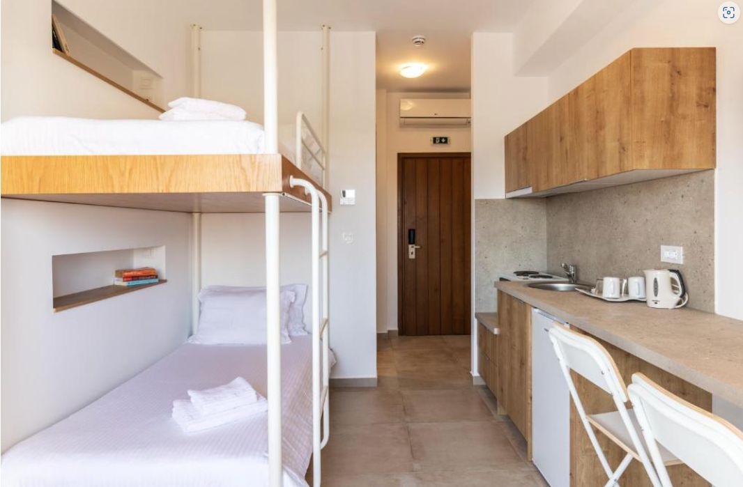 Pool Splash Room for 2