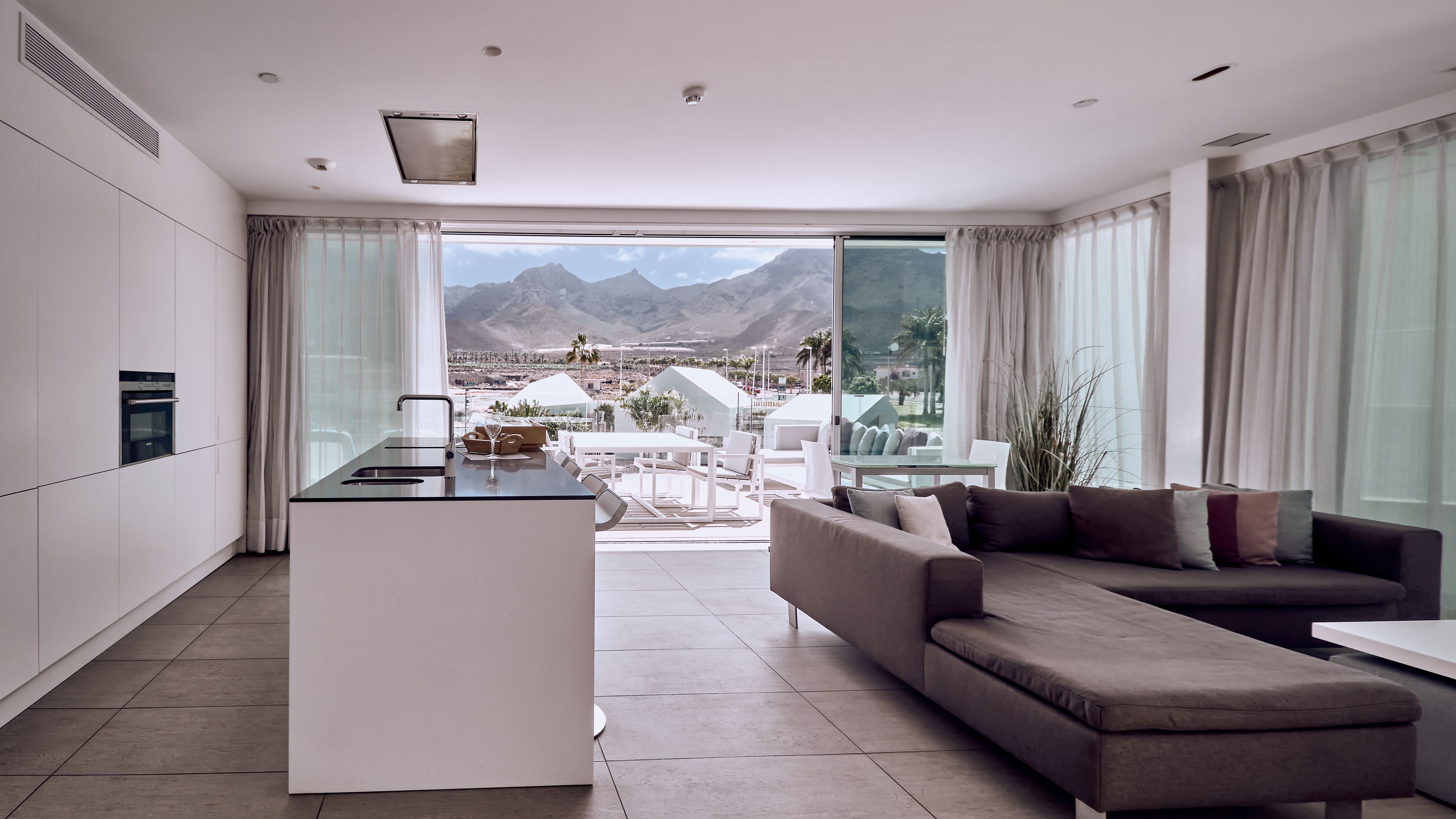 2 BEDROOM SUITE WITH MOUNTAIN VIEW (SERENITY PICO)