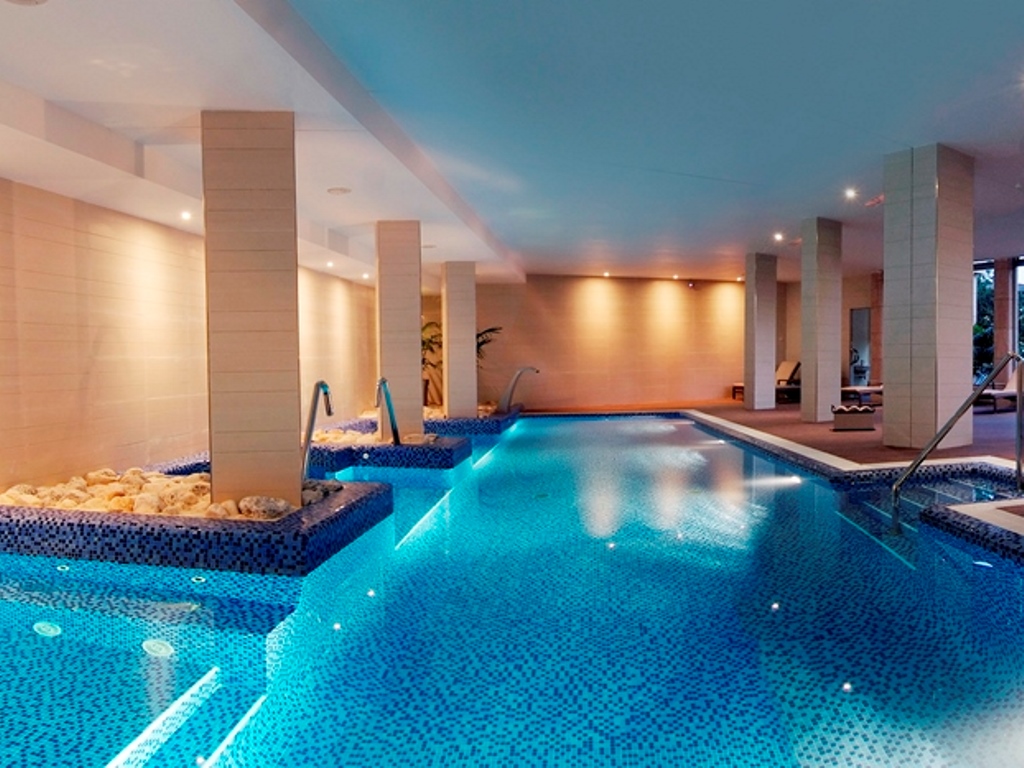 Piscină interioară
