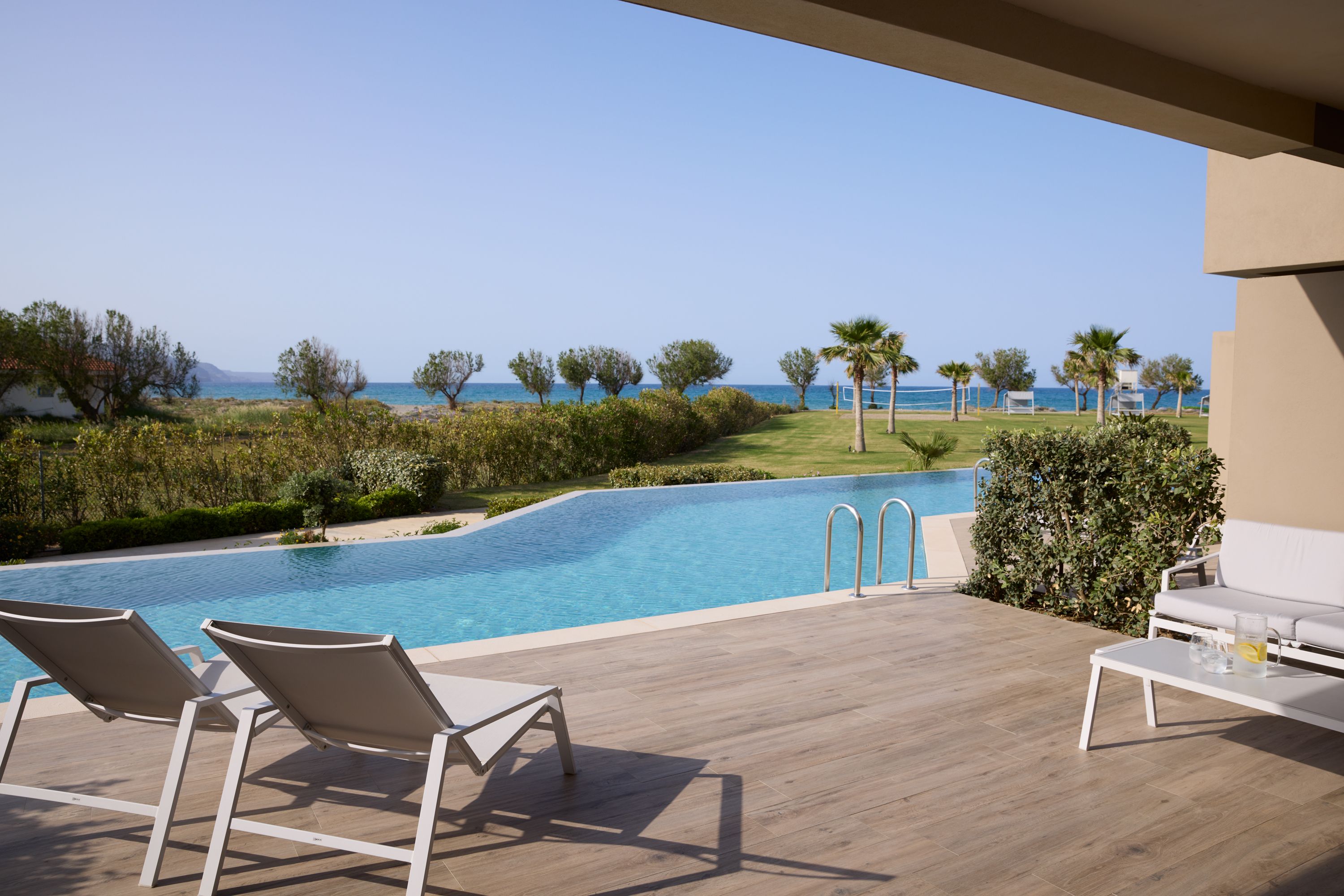 FAMILY SUITE SIDE SEA VIEW SHARING POOL