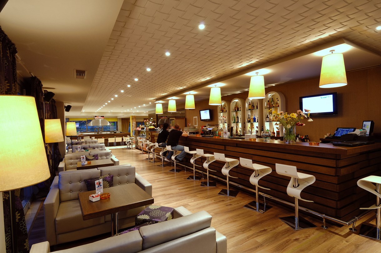 Main Bar 