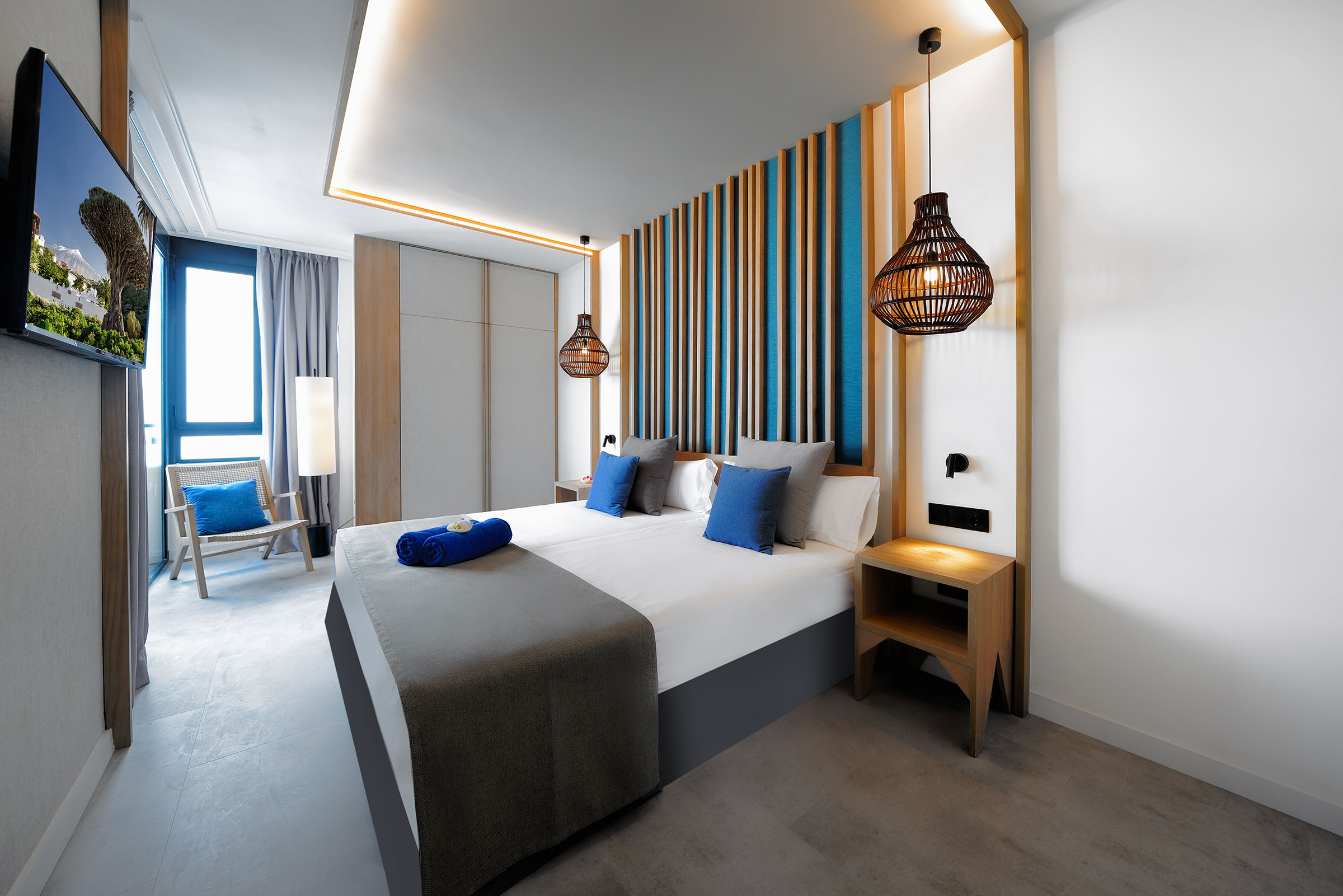 SUITE (ADULTS ONLY AREA) (BALCONY OR TERRACE)