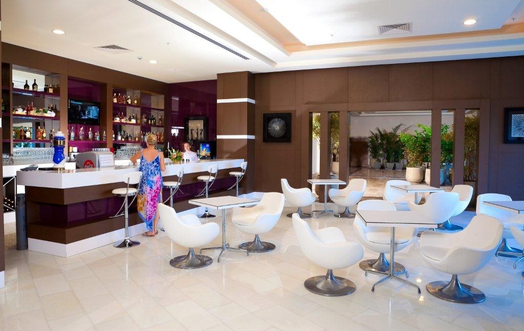 LOBBY BAR
