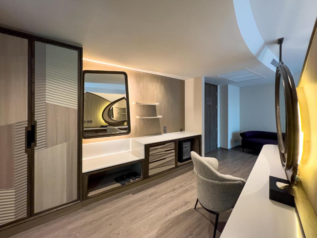 Amethyst Junior Executive Room