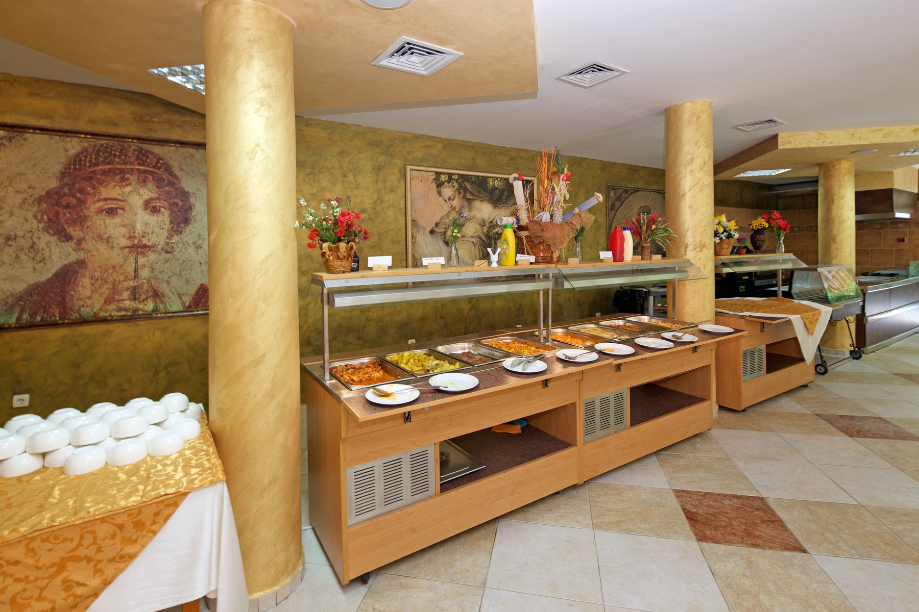 MAIN RESTAURANT