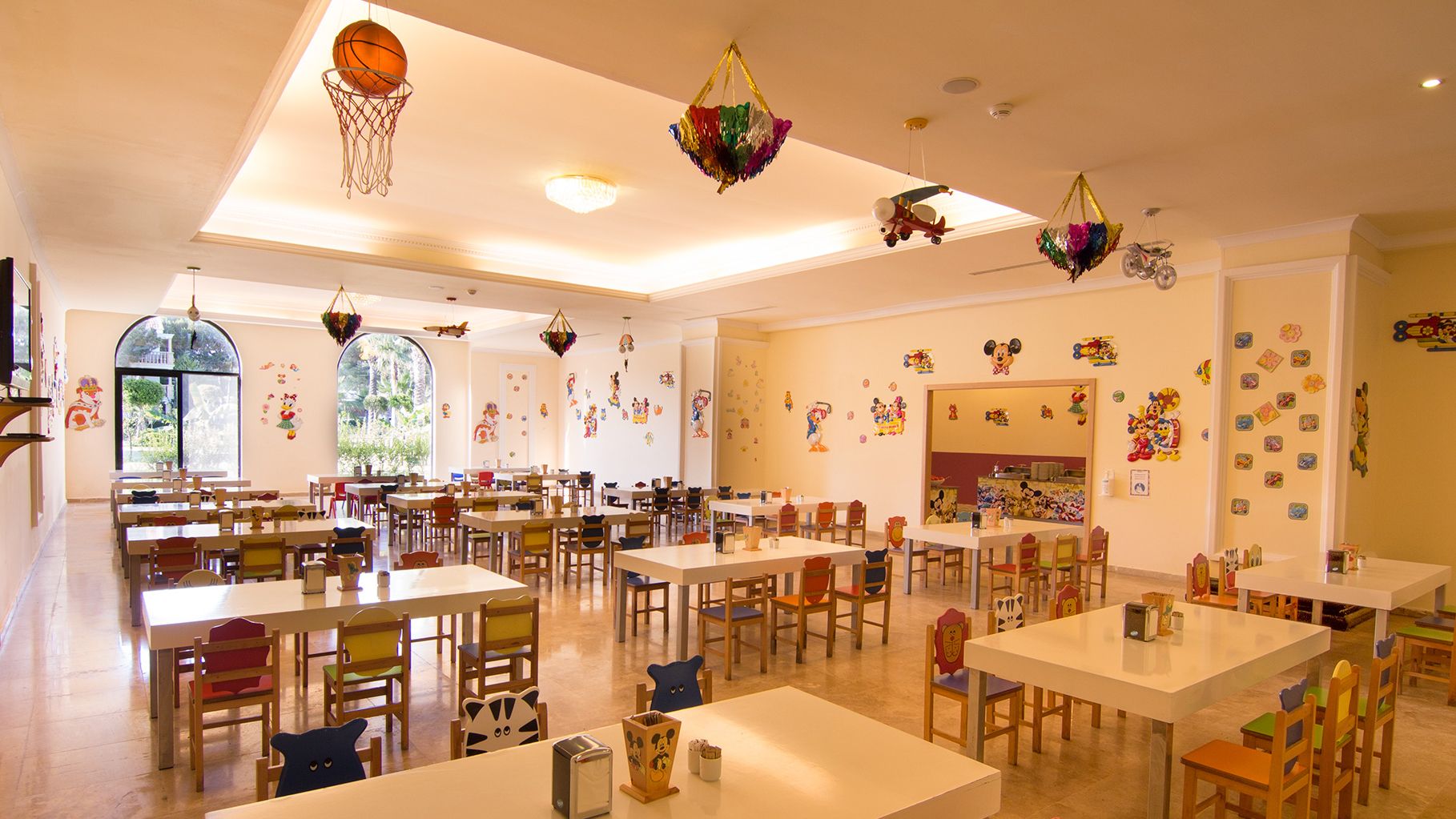 WONDERLAND  RESTAURANT