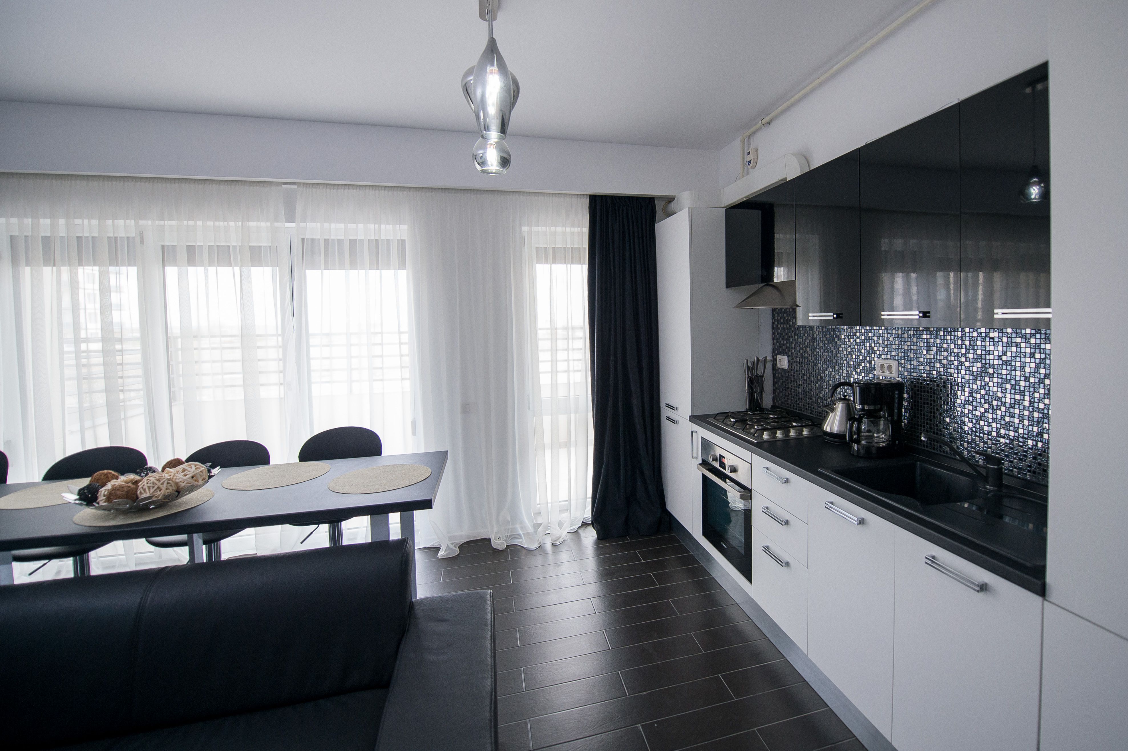 Apartel Black & White