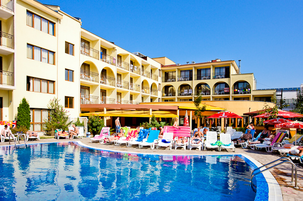 Sunny Beach, Hotel Yavor Palace, piscina exterioara.jpg