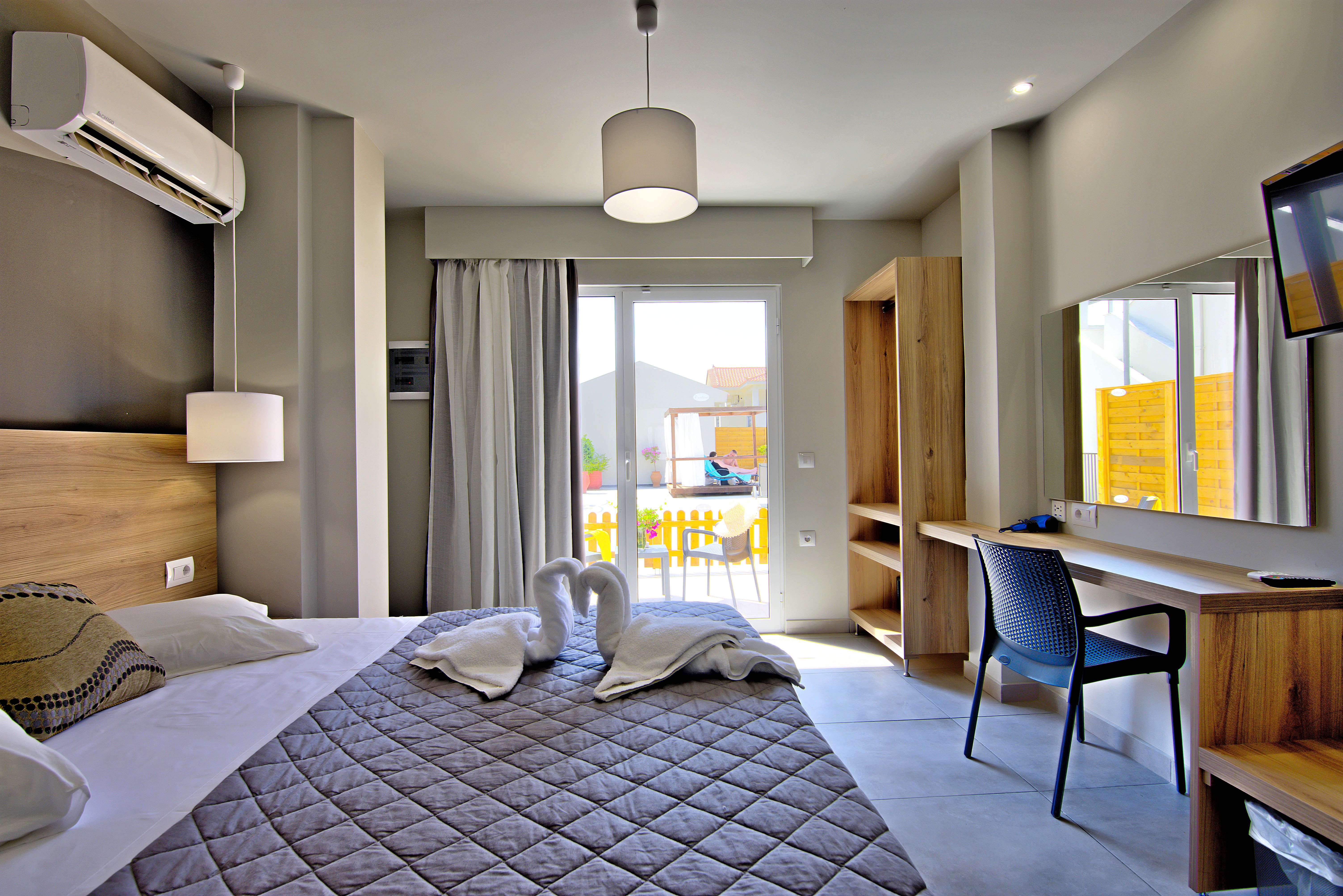 ROOM FAMILY OPEN PLAN PRIVATE POOL