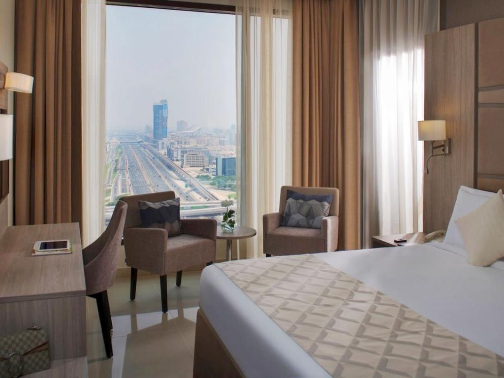 DELUXE SUITE