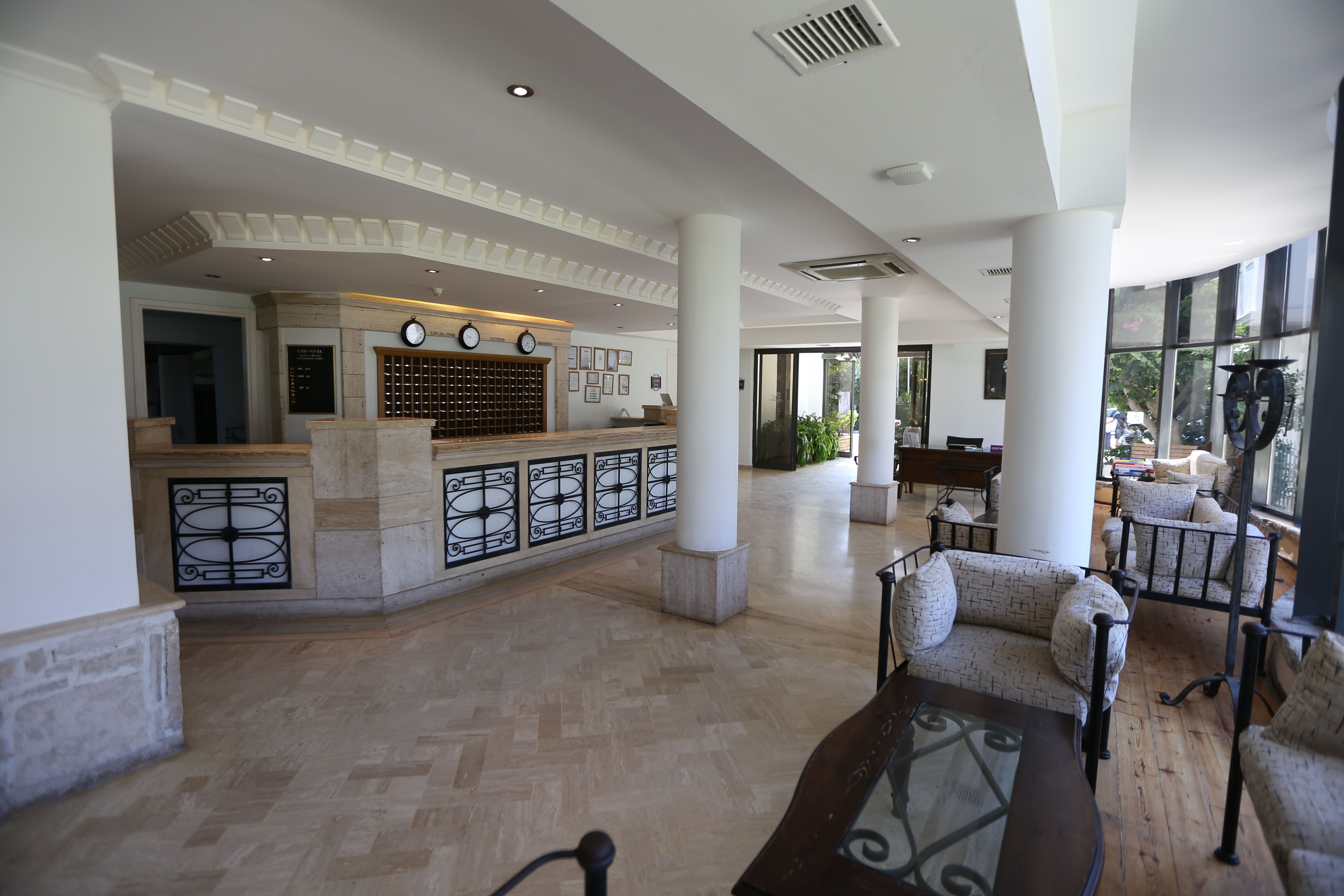 Lobby Bar