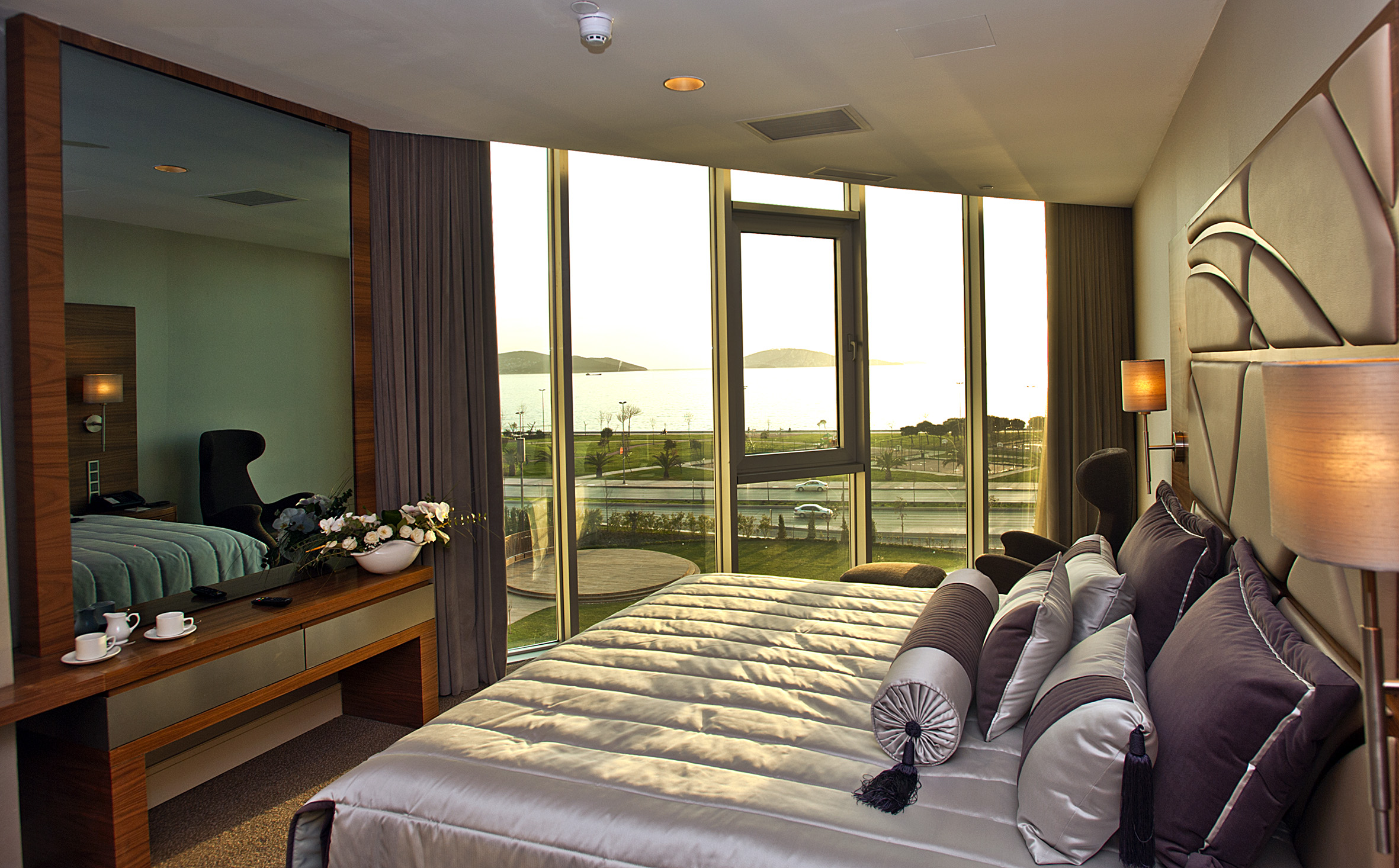 SUITE KING SIZE BED