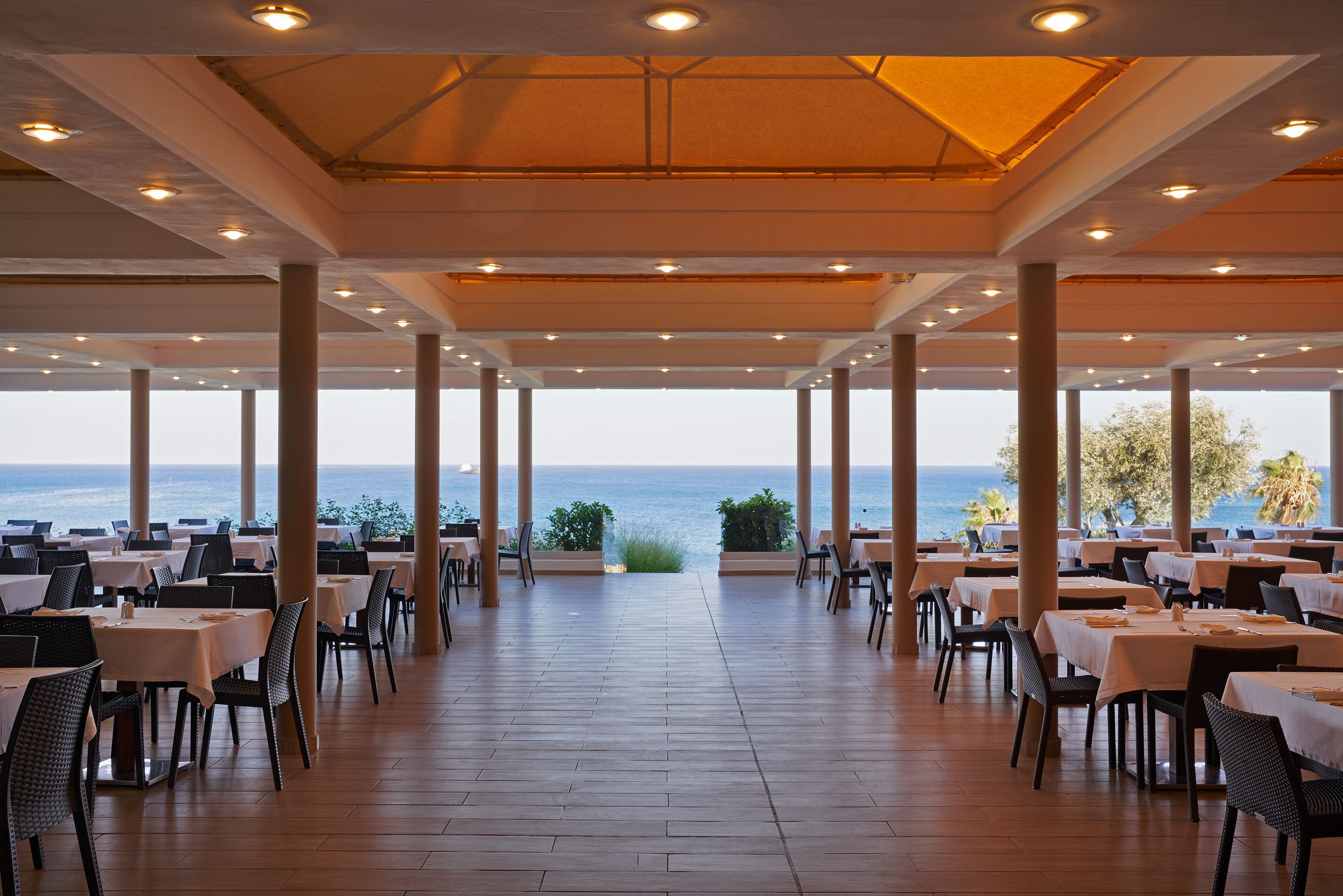 MAIN RESTAURANT THALASSA