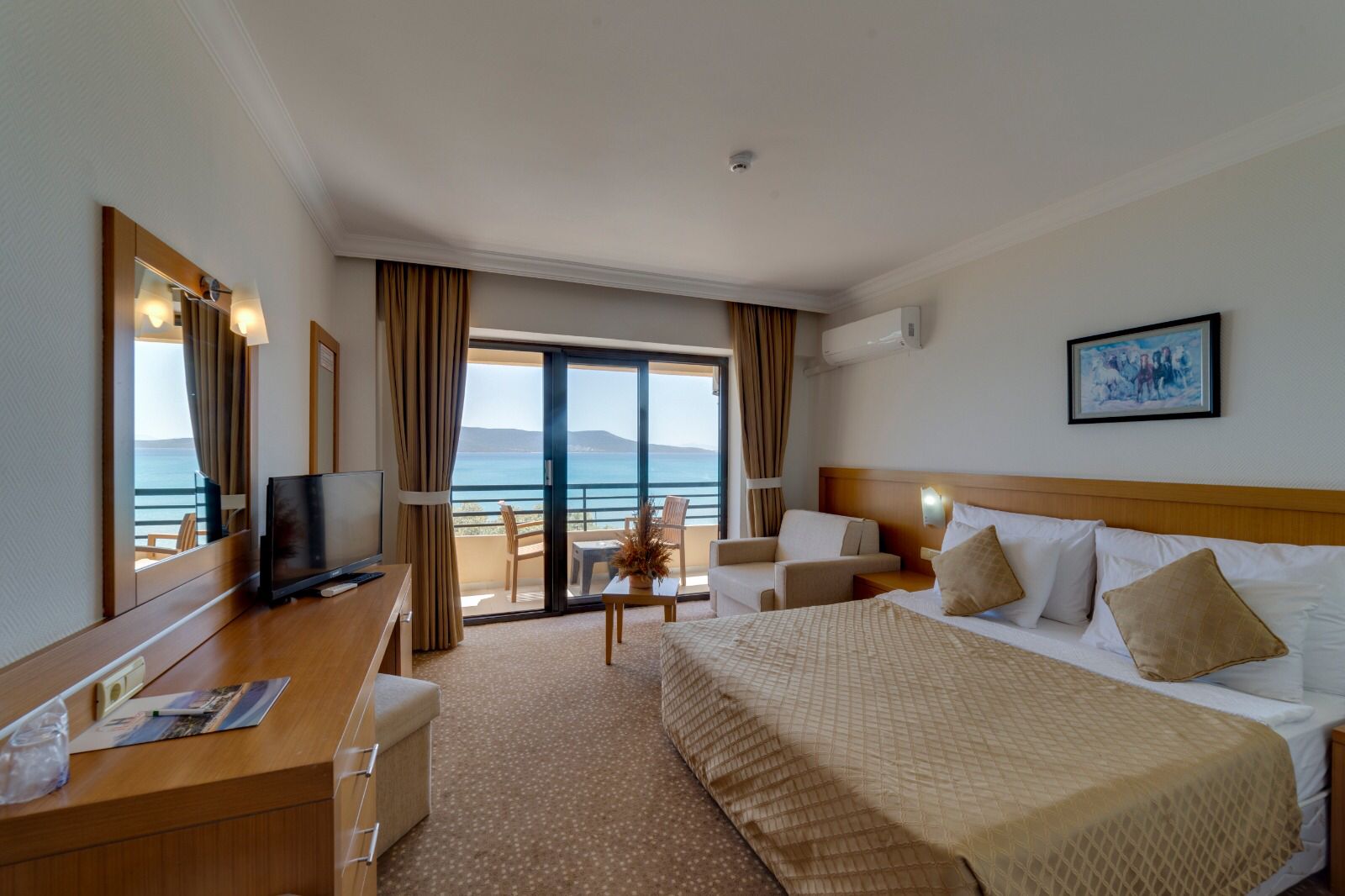 STANDARD ROOM SEAVIEW BALCONY