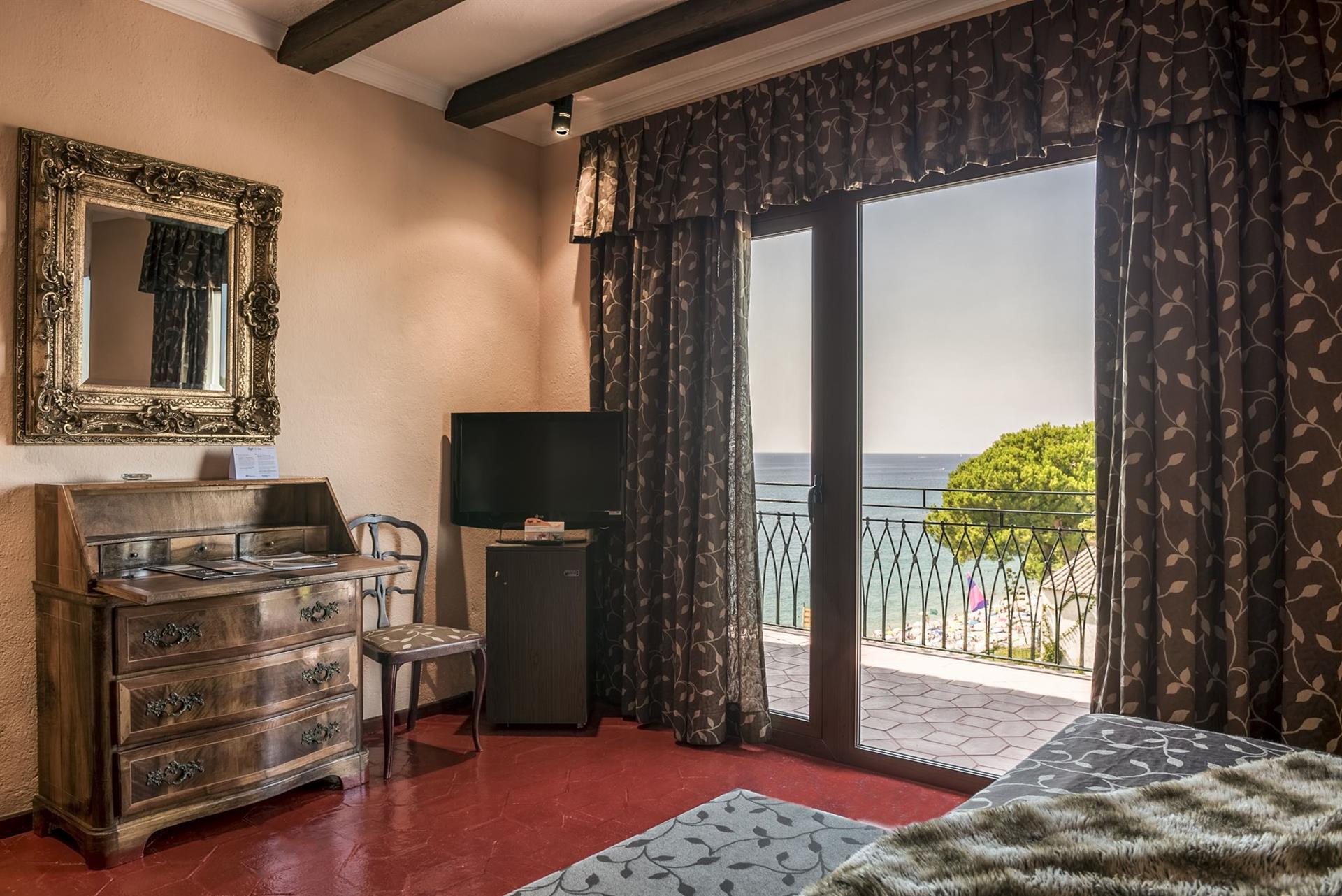 Lateral Sea view Room