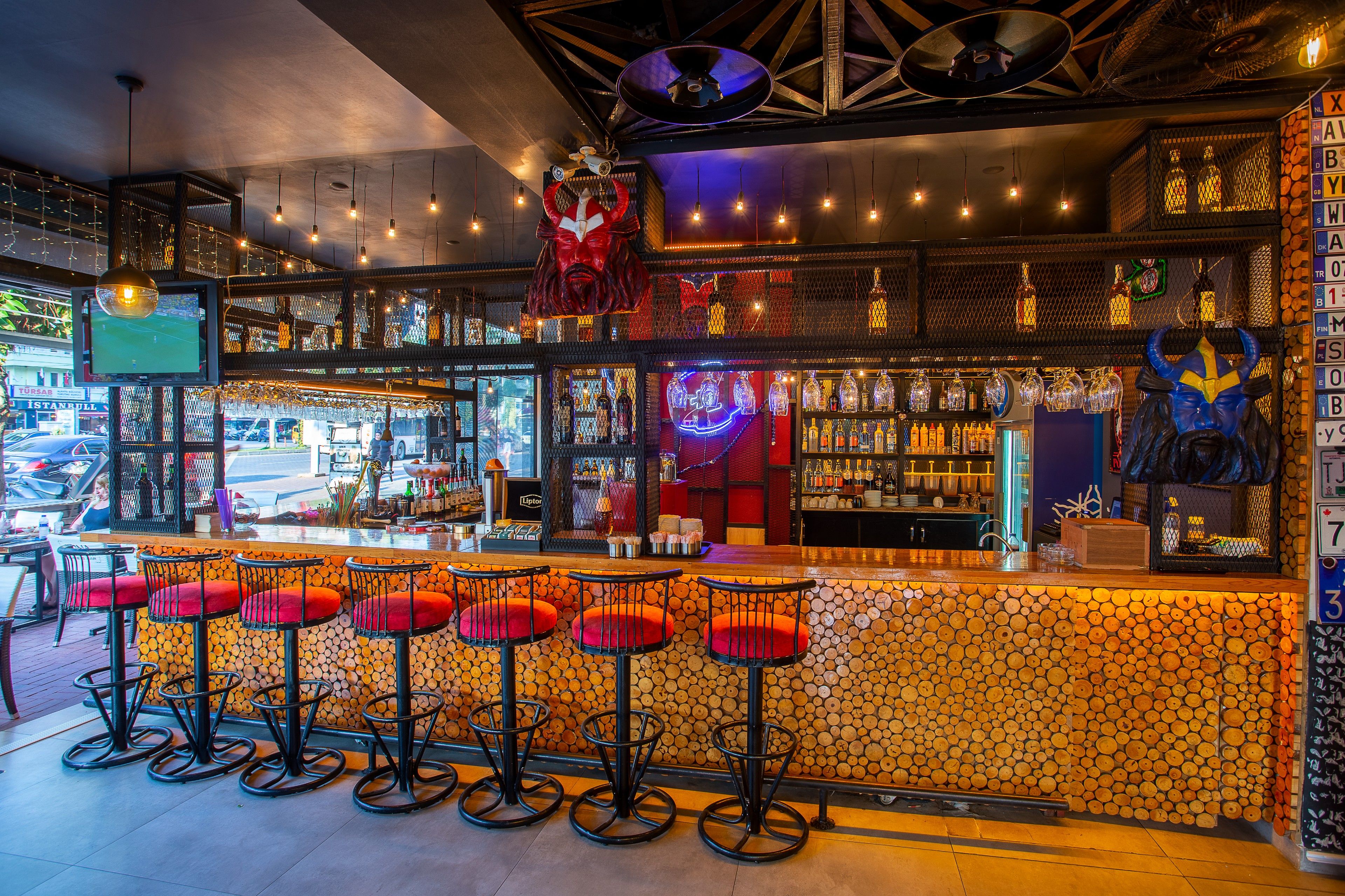 RESTAURANT BAR