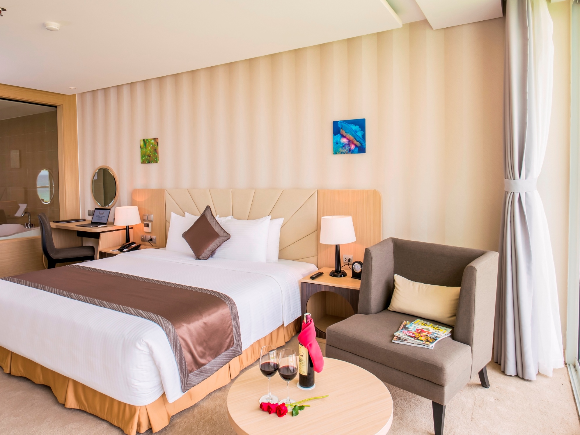 EXECUTIVE SUITE WITH BALCONY