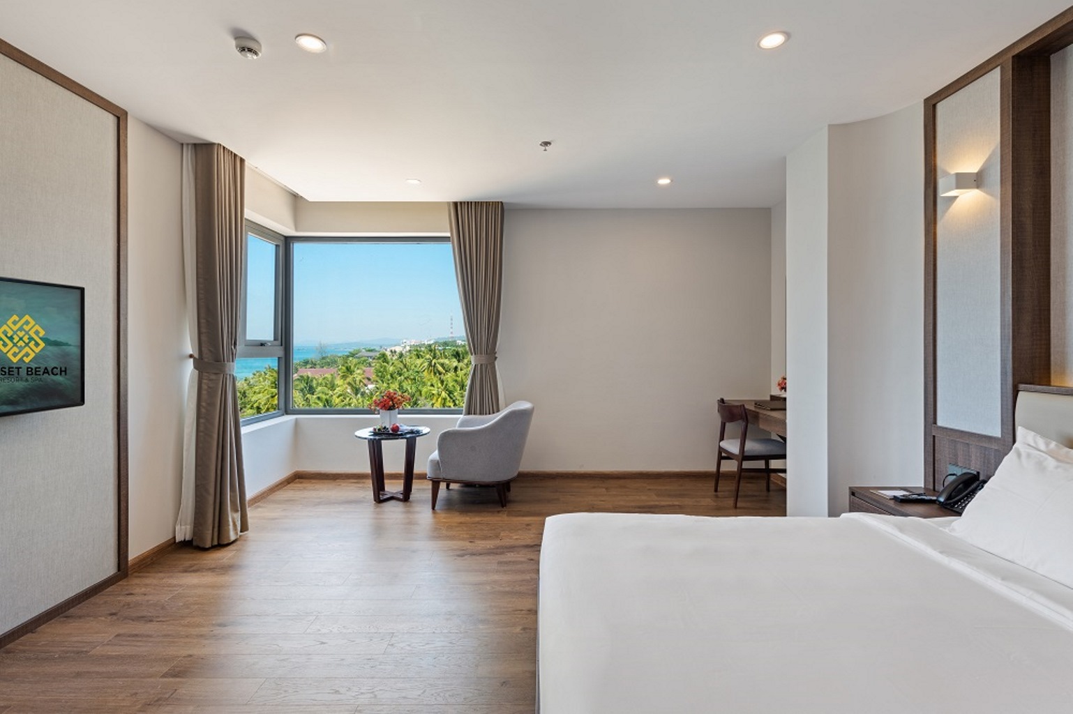  DELUXE OCEAN VIEW