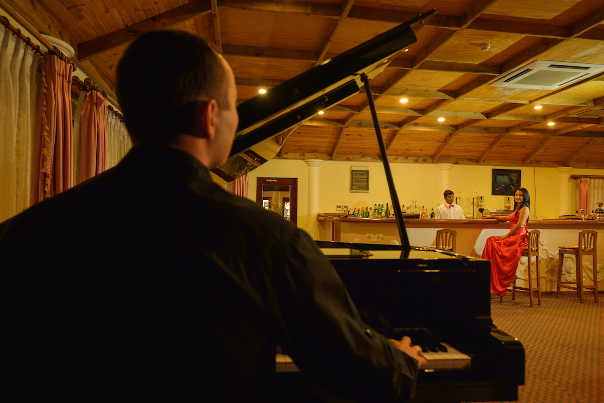Piano Bar