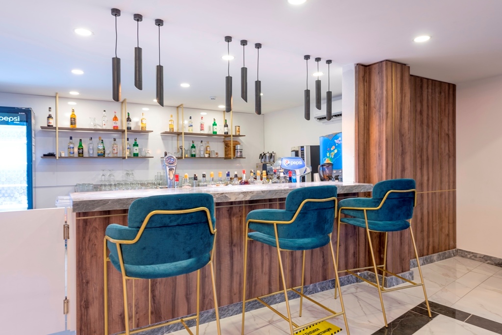 LOBBY BAR
