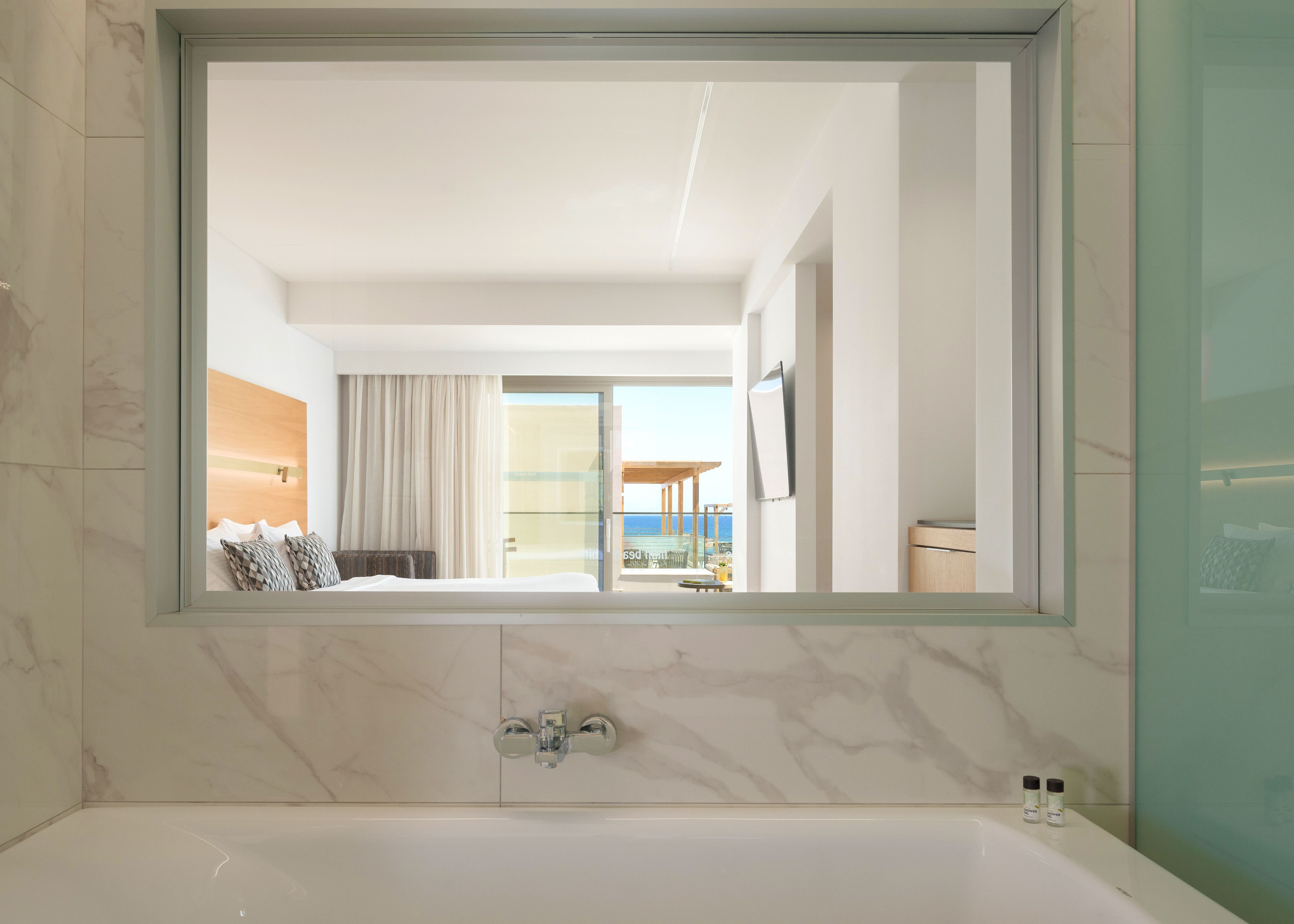 White Deluxe Suite Sea View