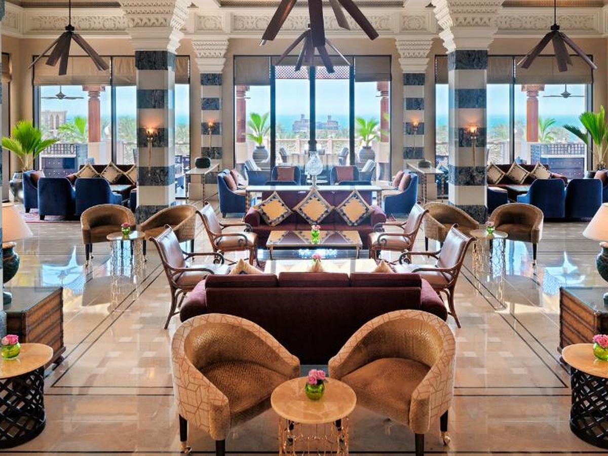 Al Fayrooz lounge