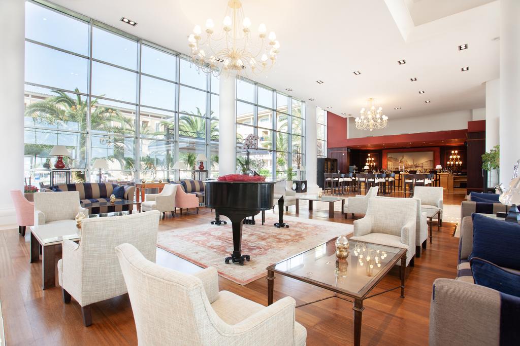 Lounge Bar