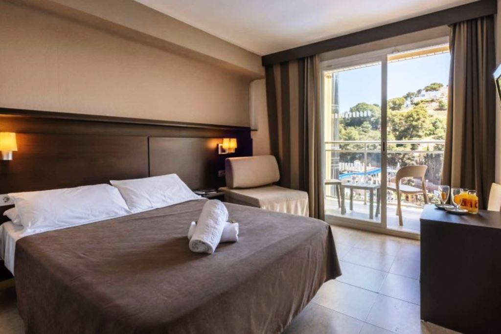  Room Standard PoolView Balcony or Terrace
