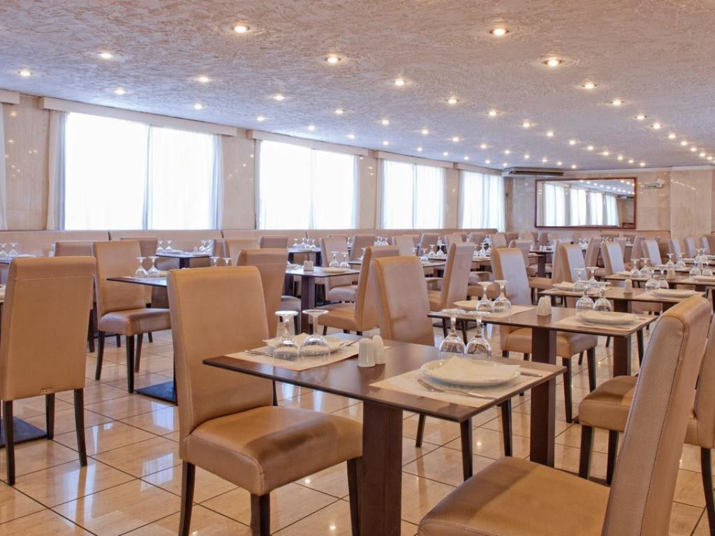 MAIN RESTAURANT