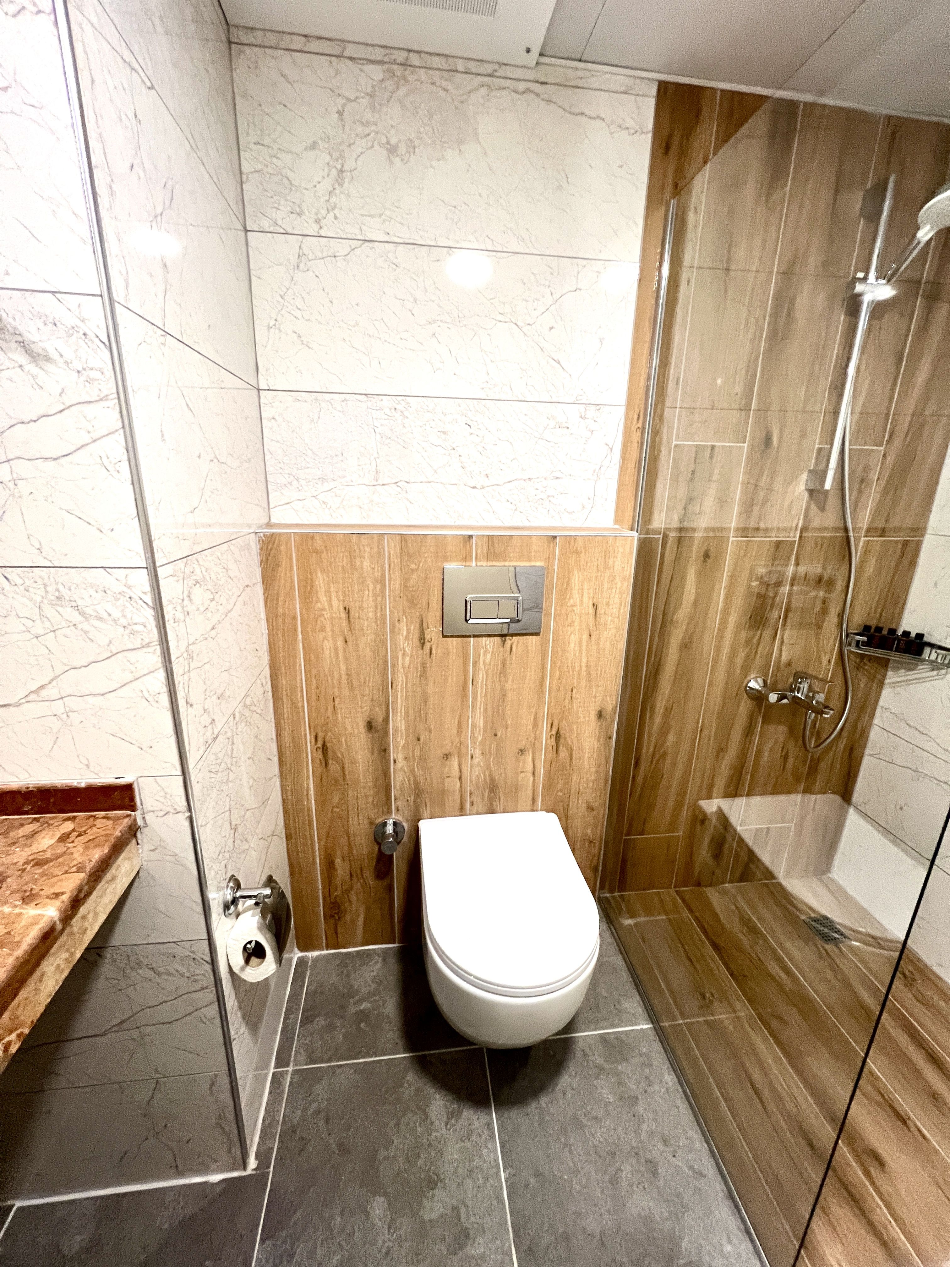 ONE BEDROOM APARTMENT