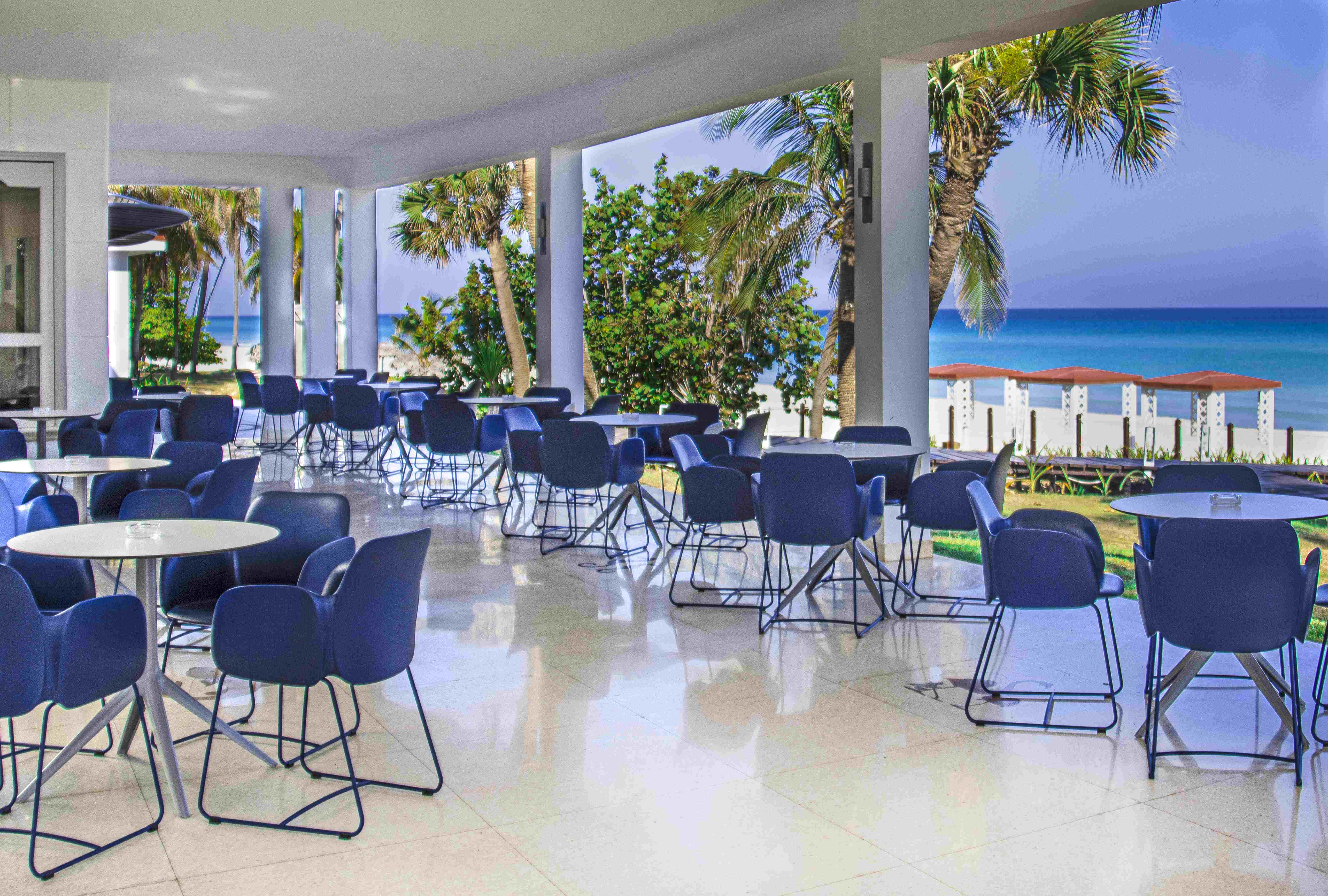 OPEN AIR BAR