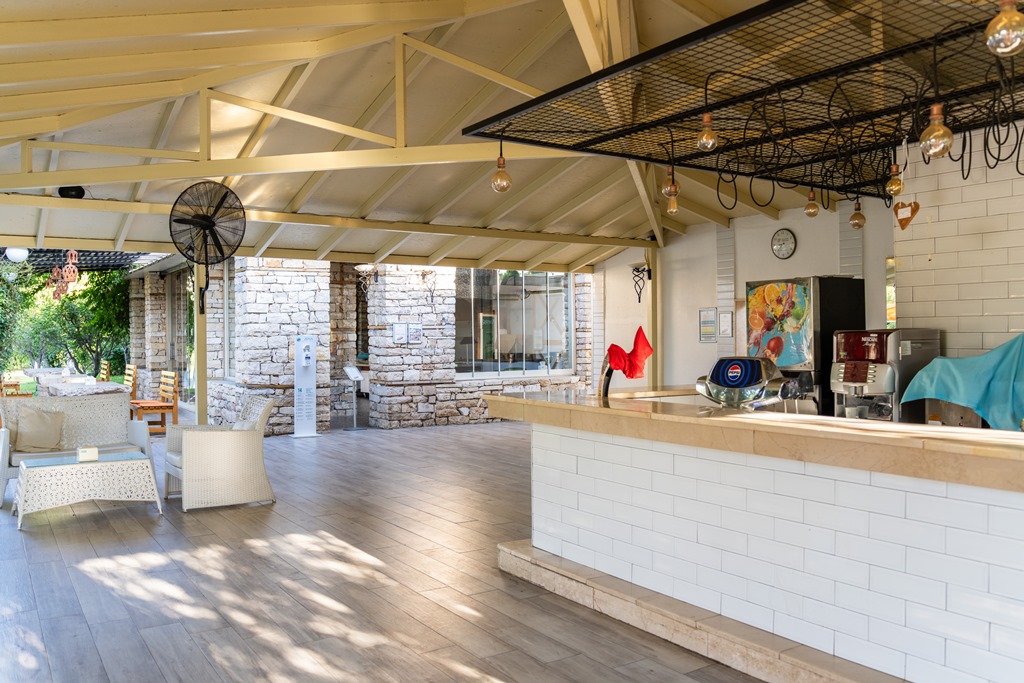 SNACK RESTAURANT