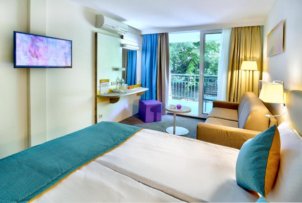 SINGLE W.CHILD STANDARD ROOM (BALCONY OR TERRACE)