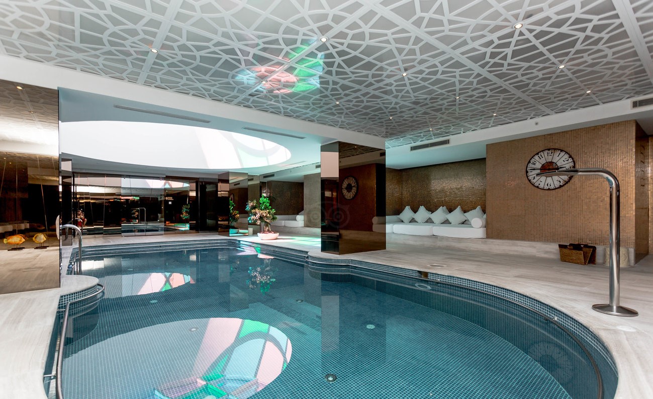 Piscină interioară