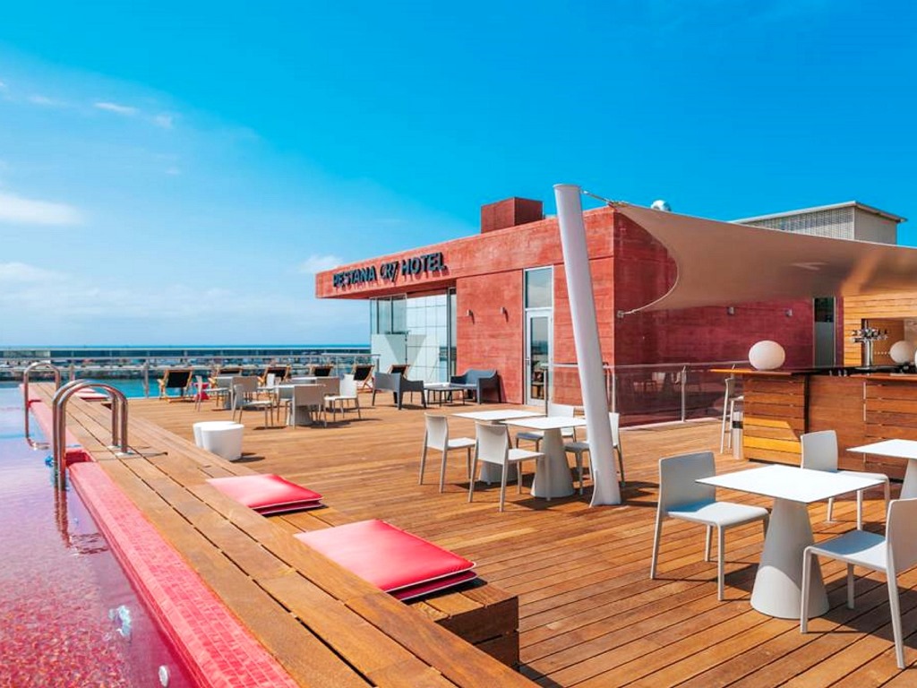 ROOFTOP BAR