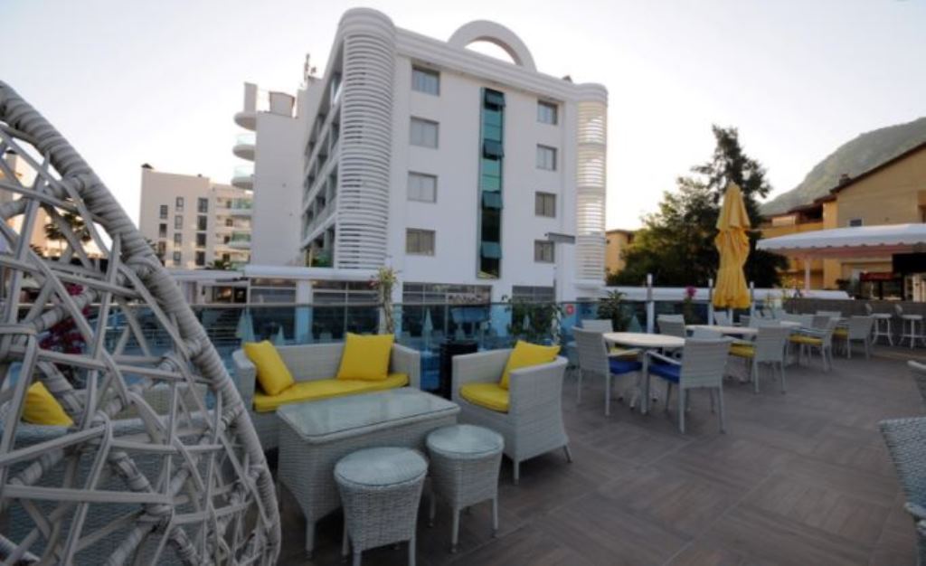 POOL BAR