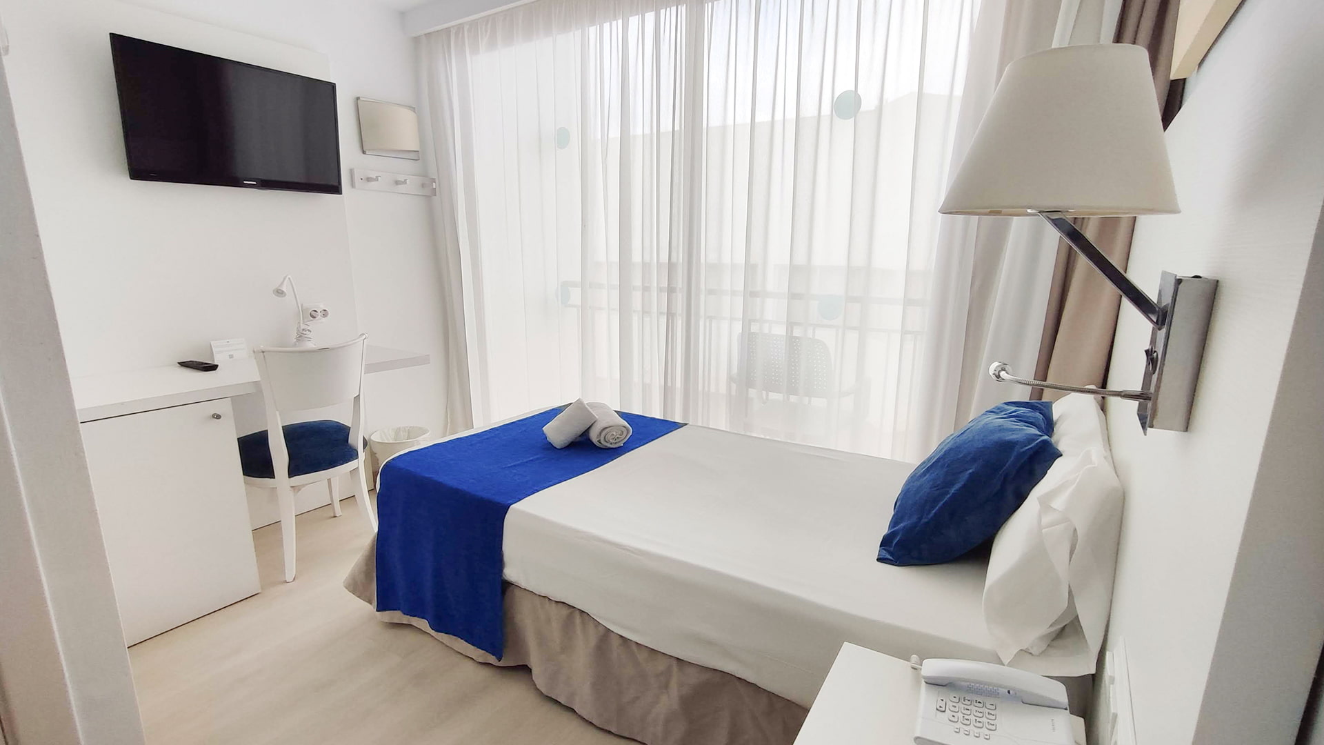 IB - SINGLE ROOM