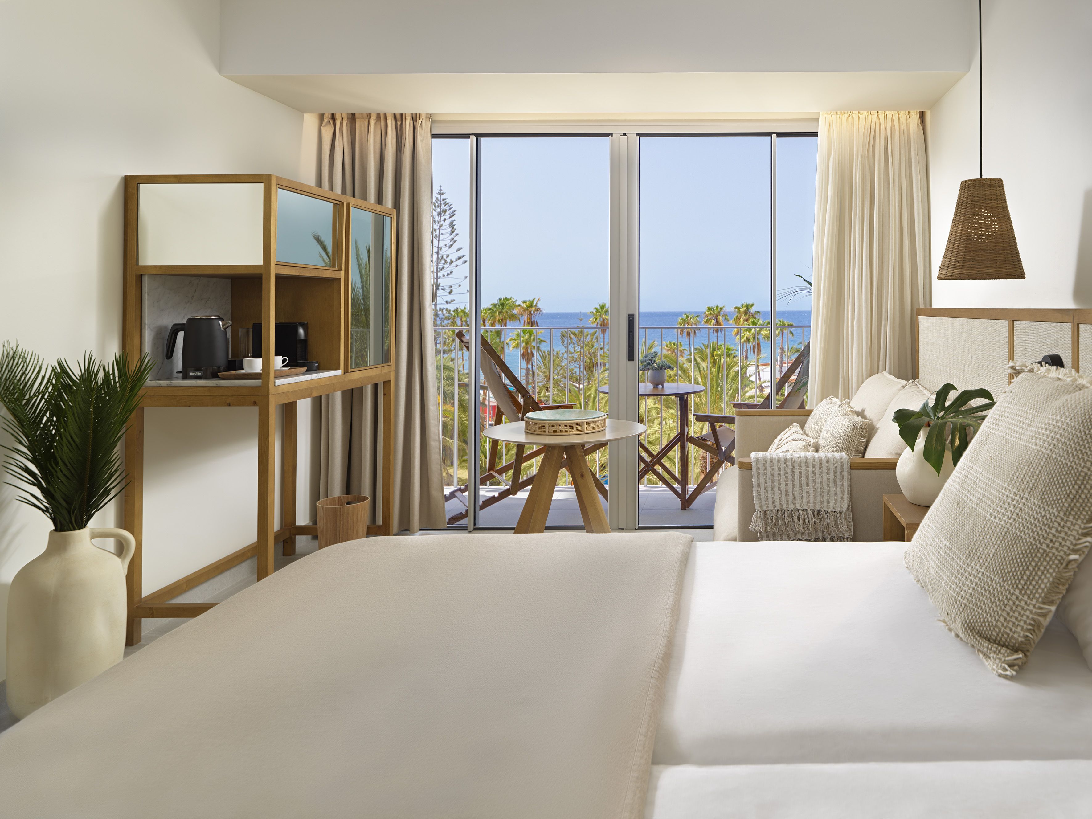 DOUBLE PREMIUM SEA VIEW BALCONY
