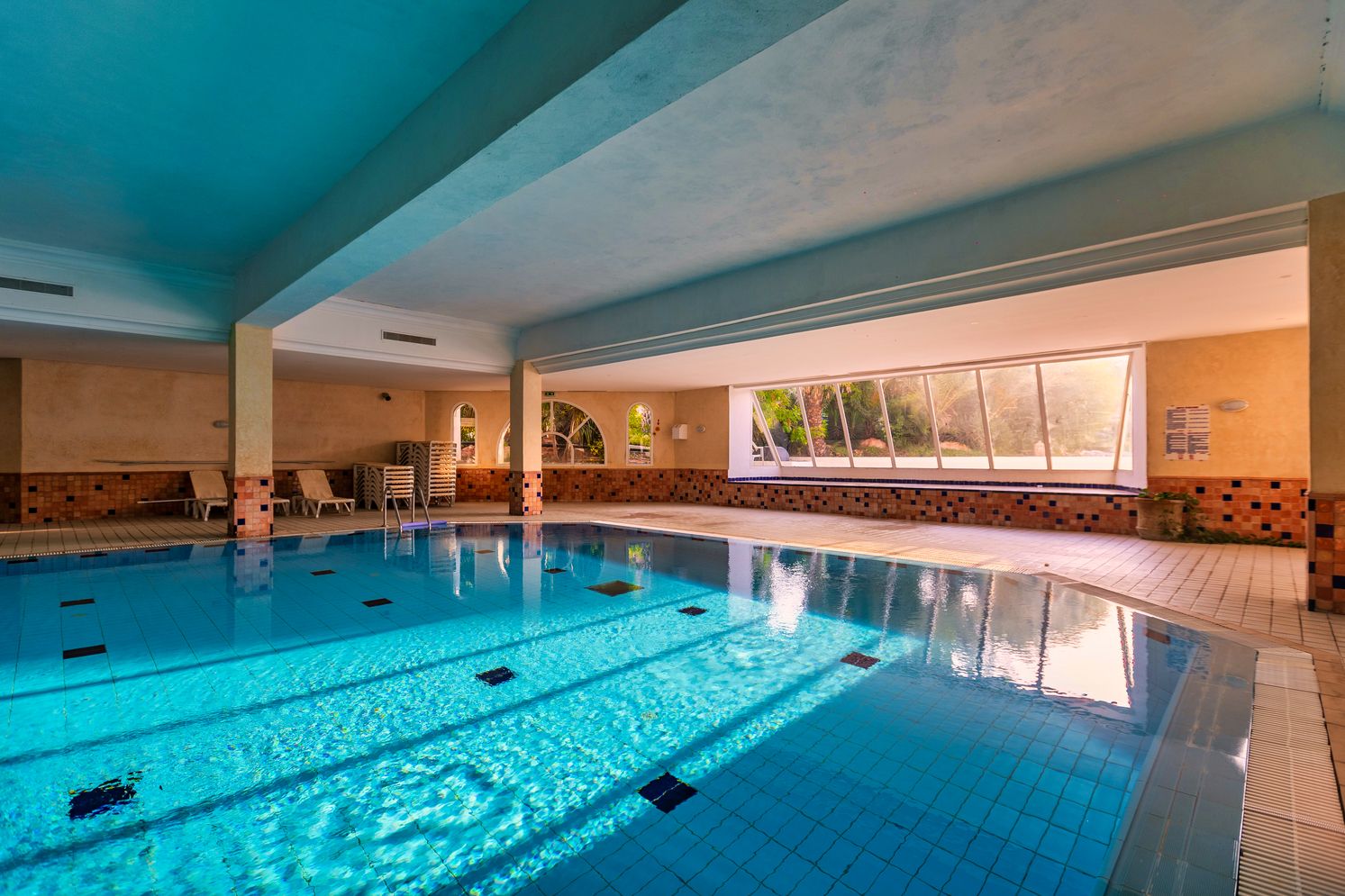 Piscină interioară