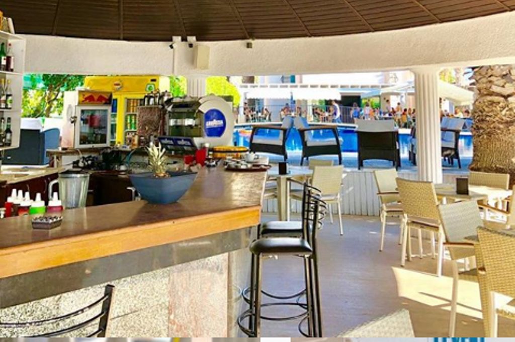 SNACK BAR