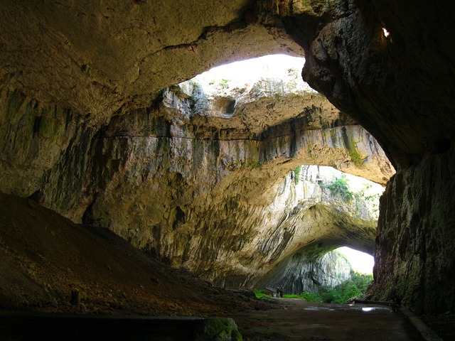 cave-1143320_640.jpg