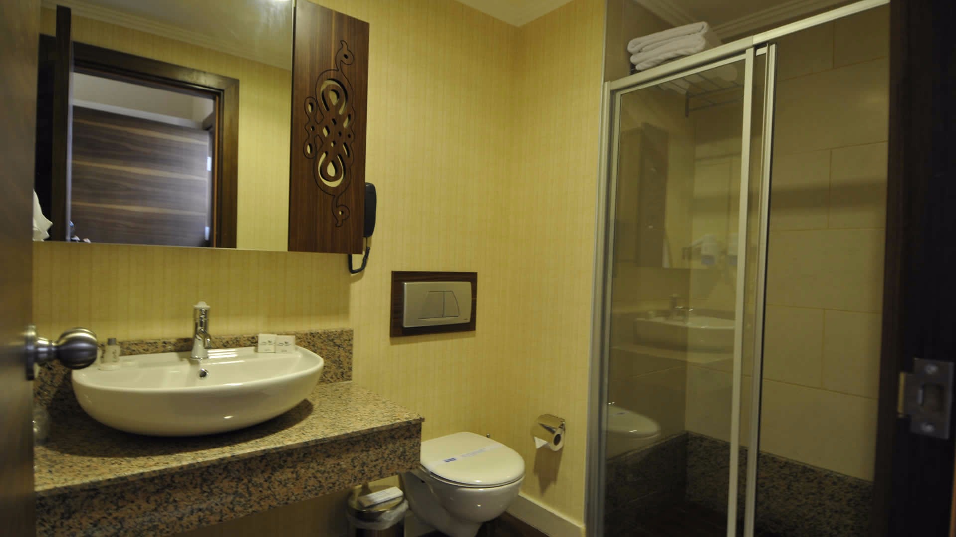 ECONOMY ROOM
