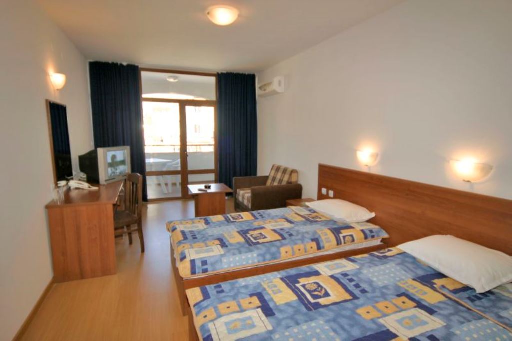 LARGE STANDARD ROOM BALCONY